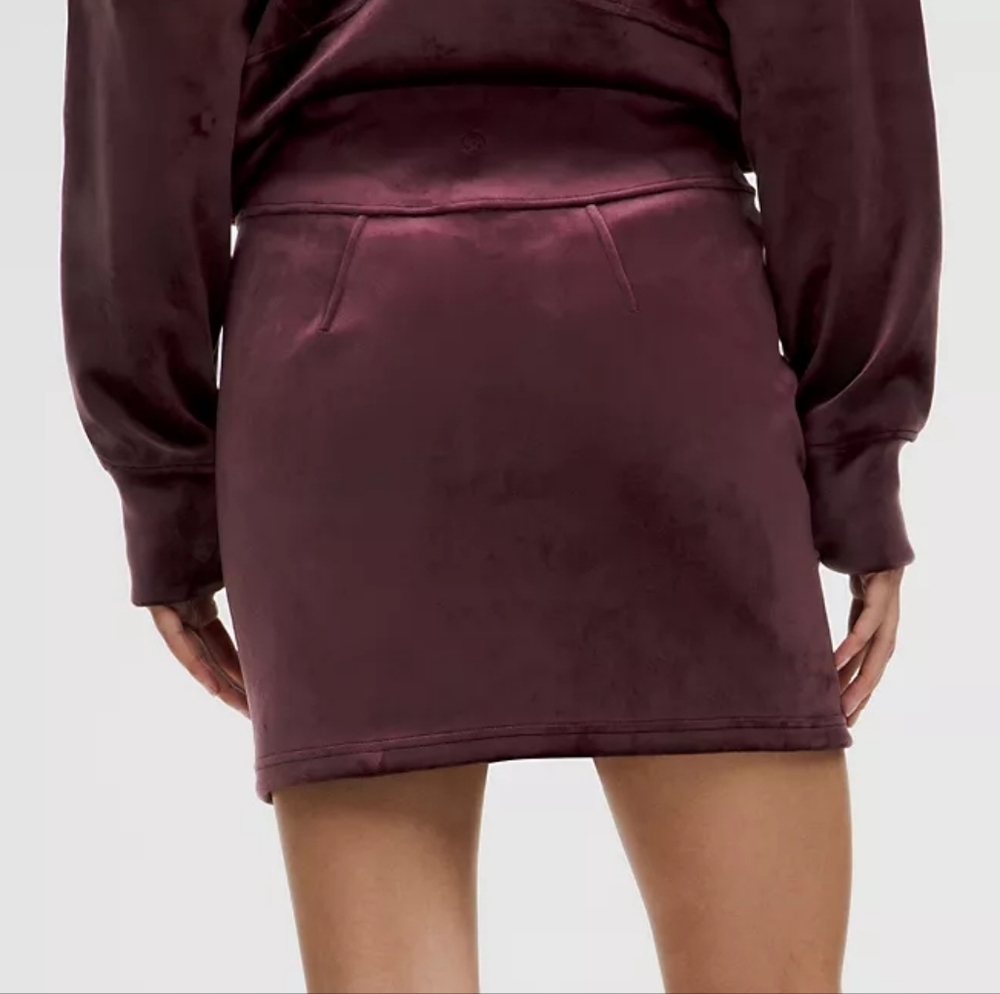 Lululemon Scuba HR Velvet Mini Skirt Garnet Burgundy Red Size Large L NWT